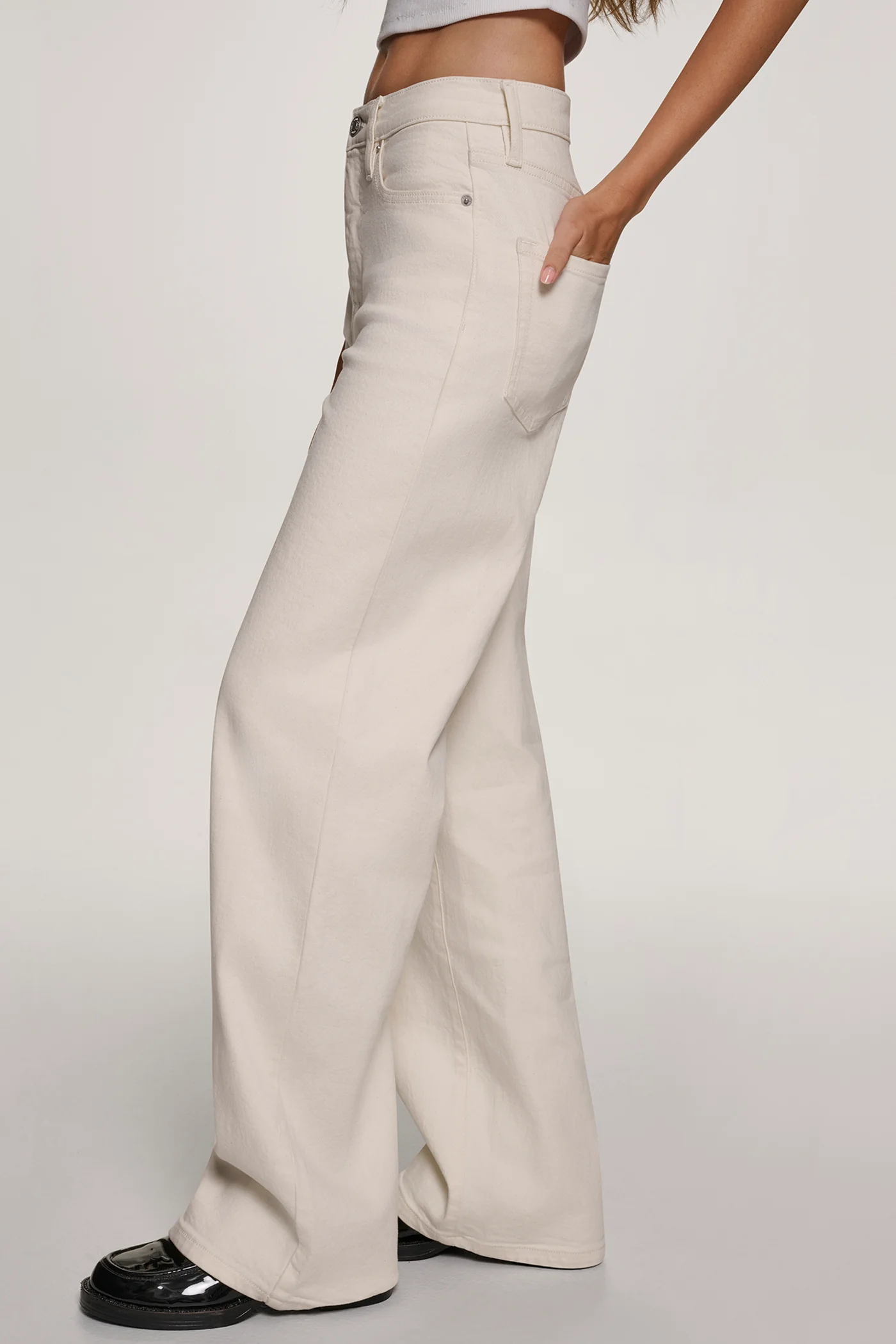 HIGH-RISE TAILORED WIDE LEG JEAN - Image 4