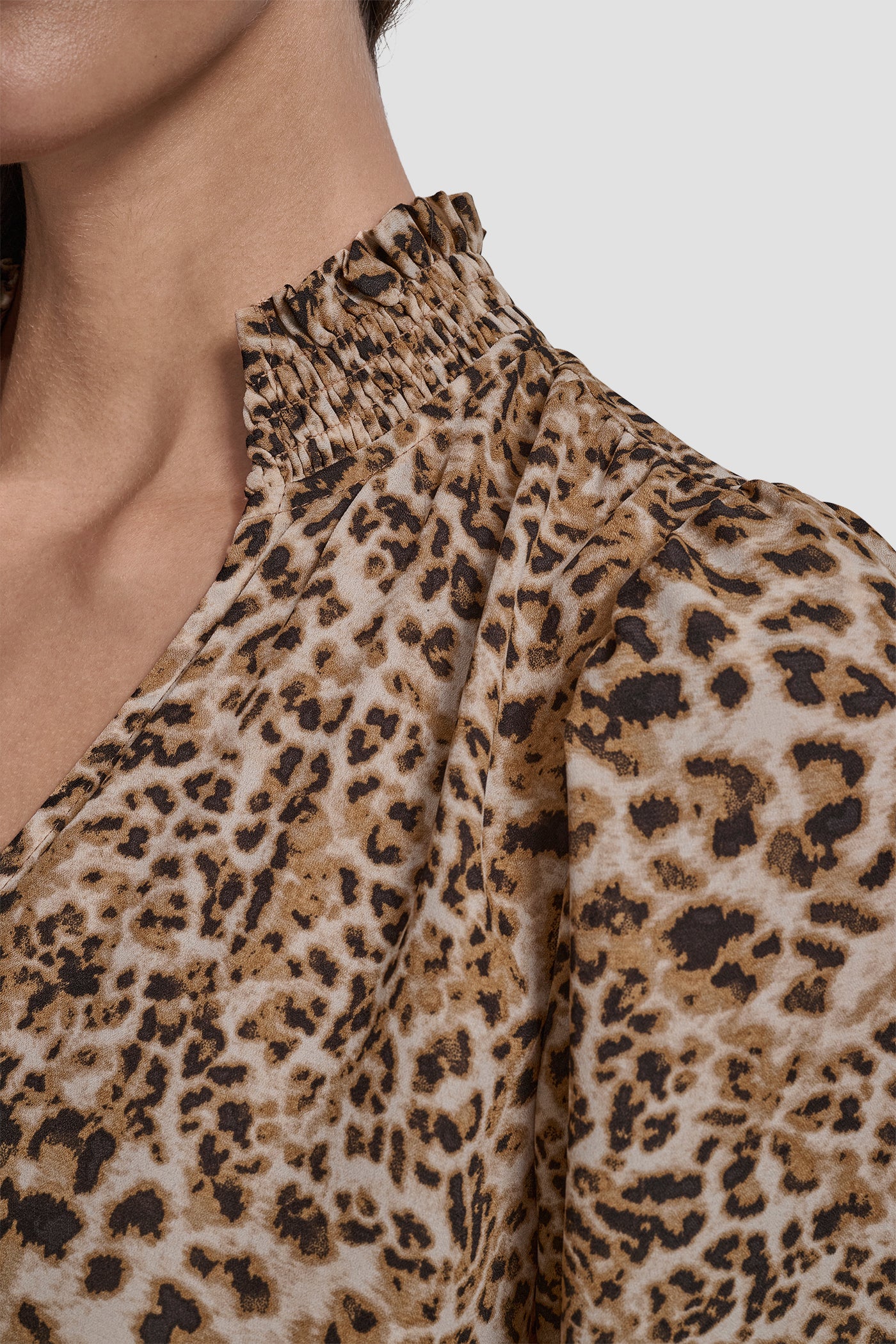 PUFF SLEEVE SMOCKED COLLARLESS SHIRT - Image 5