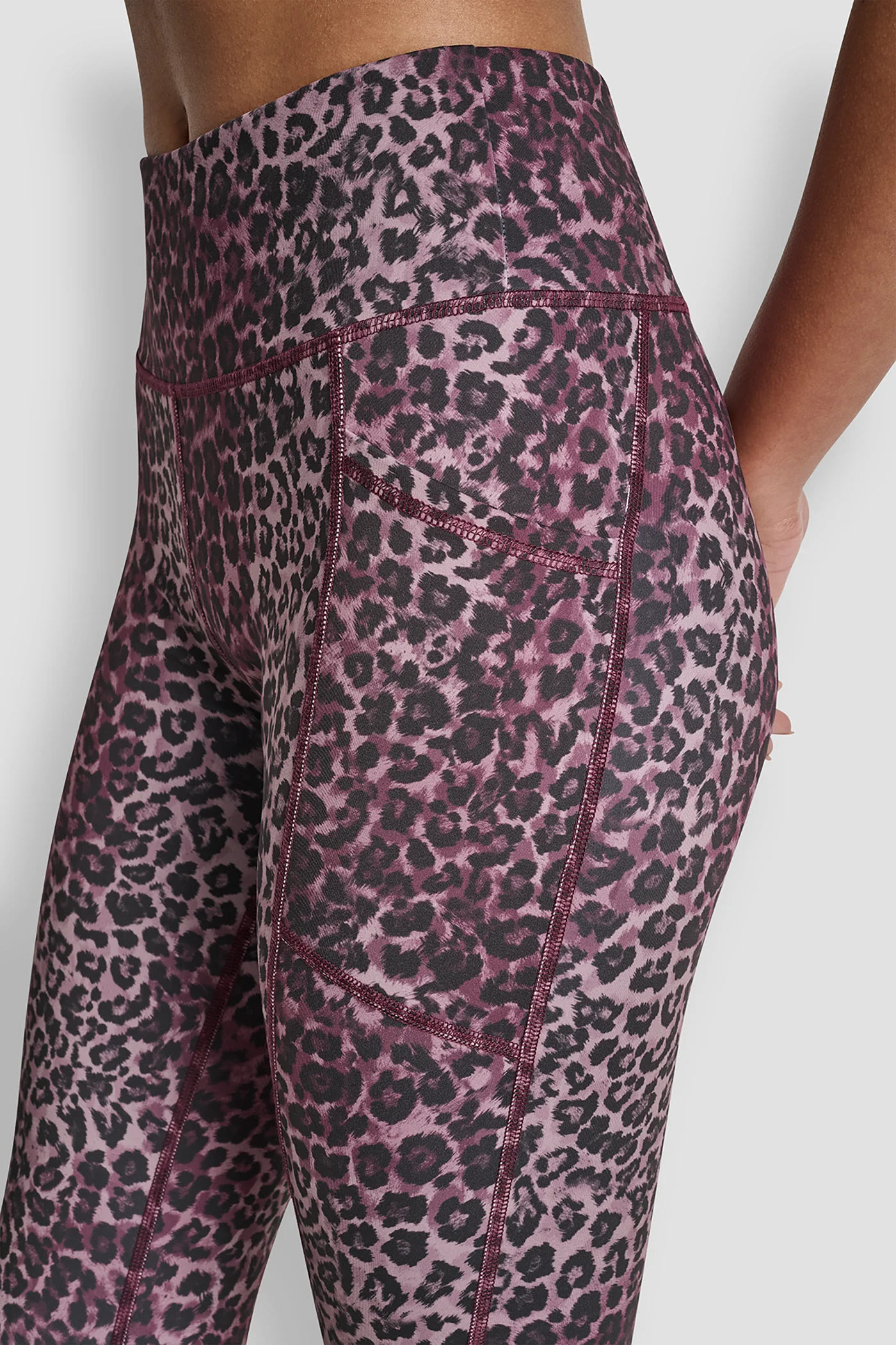 MID-RISE LEOPARD 7/8-LENGTH LEGGING - Image 4